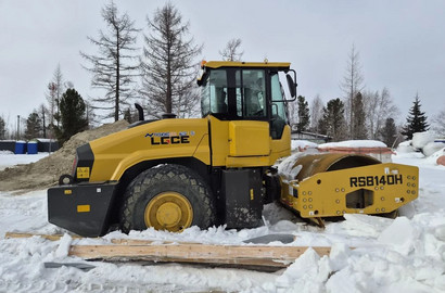 Каток грунтовый вибрационный SDLG RS8140H